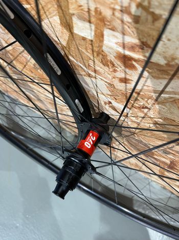 Used Enve SES 2.3 Moyeu DT240 2025 bike — image 4 of 5