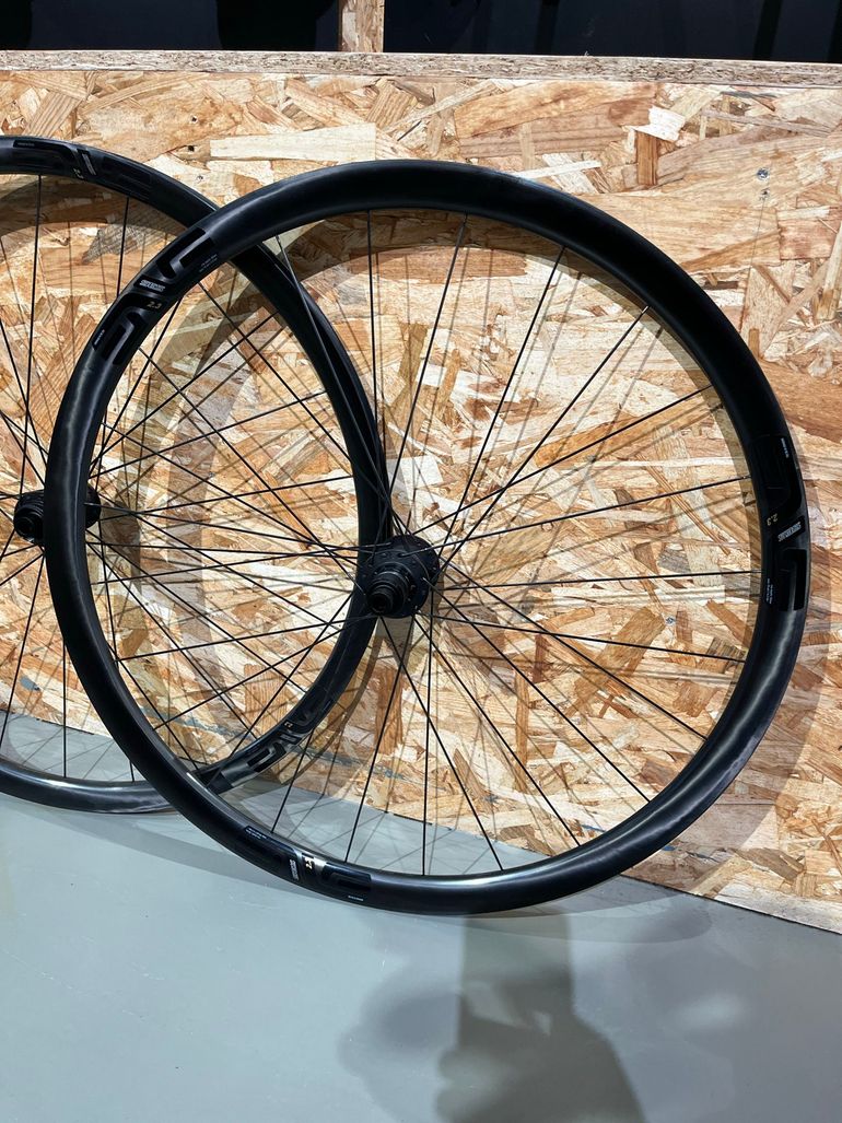 Used Enve SES 2.3 Moyeu DT240 2025 bike — image 2 of 5