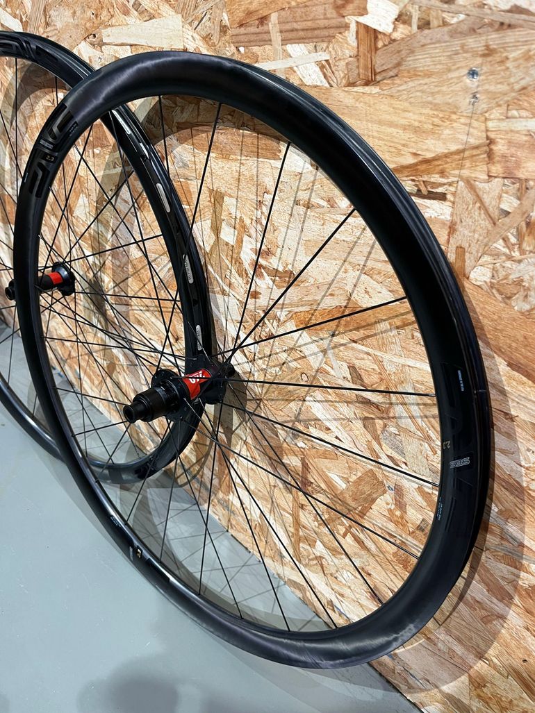 Used Enve SES 2.3 Moyeu DT240 2025 bike — image 3 of 5