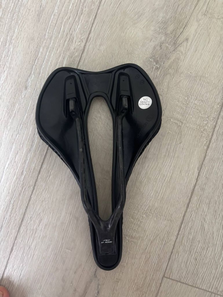 Used Selle Italia SLR Boost 3D Superflow Kit Carbonio Sattel 2025 bike — image 3 of 4