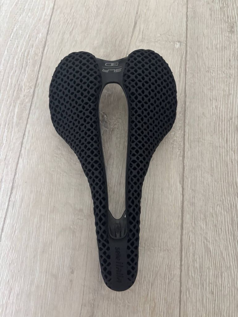 Used Selle Italia SLR Boost 3D Superflow Kit Carbonio Sattel 2025 bike — image 1 of 4