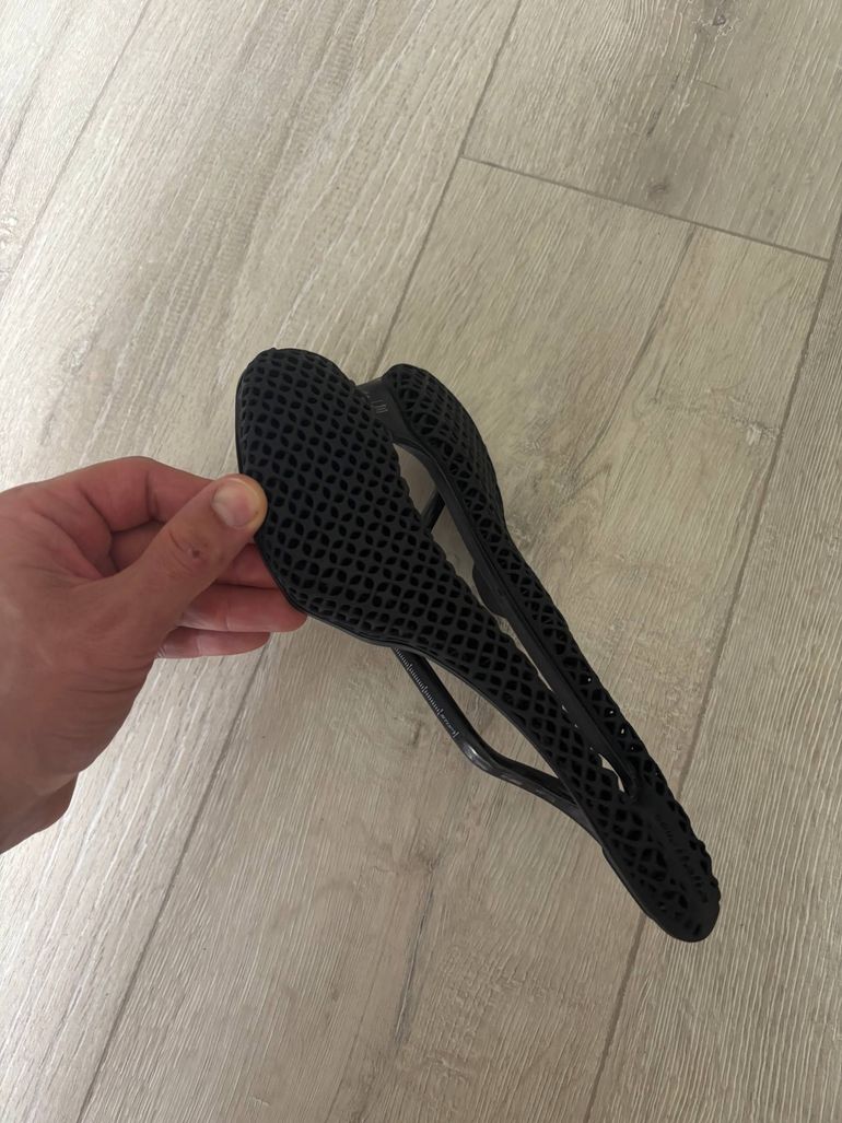 Used Selle Italia SLR Boost 3D Superflow Kit Carbonio Sattel 2025 bike — image 4 of 4