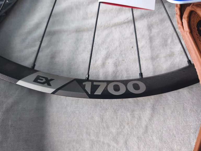 Used Dt Swiss EX 1700 SPLINE 29 - 30 mm IS 12/148 mm Shimano bike — image 2 of 5