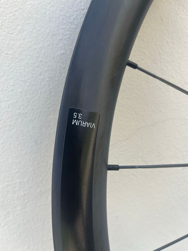 Used Dt Swiss Viarum 3.5 gravel 350 2025 bike — image 3 of 7