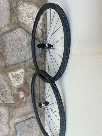 Used Dt Swiss Viarum 3.5 gravel 350 2025 bike — image 4 of 7