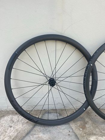 Used Dt Swiss Viarum 3.5 gravel 350 2025 bike — image 2 of 7