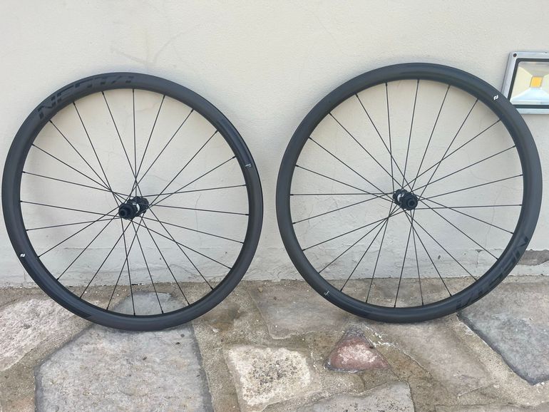 Used Dt Swiss Viarum 3.5 gravel 350 2025 bike — image 6 of 7