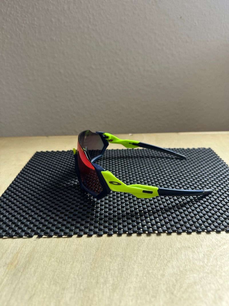 Oakley Flight Jacket Sunglasses bike usato — immagine 1 di 4