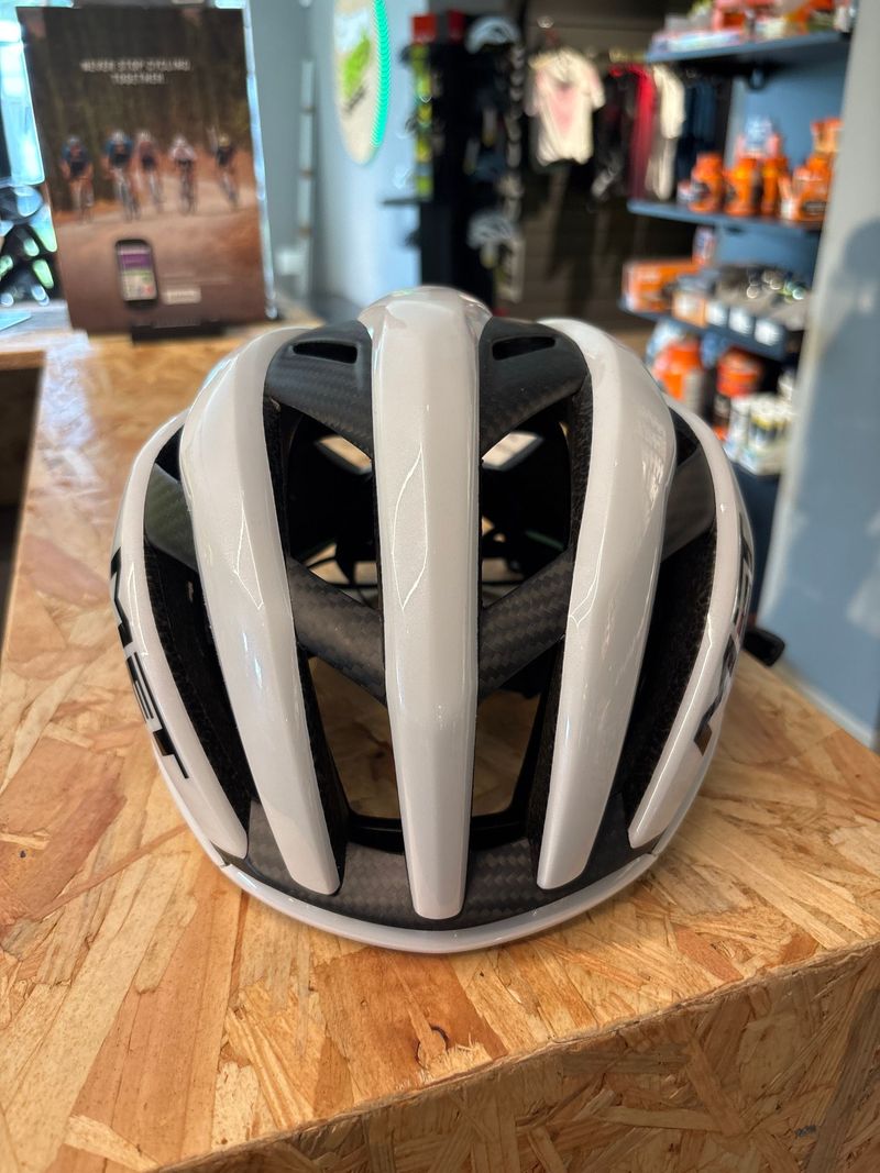 Used MET Casco Helmet 2025 bike — image 7 of 9
