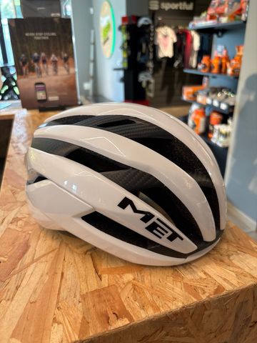 Used MET Casco Helmet 2025 bike — image 6 of 9