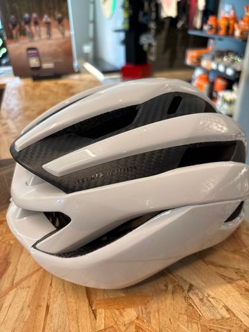 Used MET Casco Helmet 2025 bike — image 5 of 9