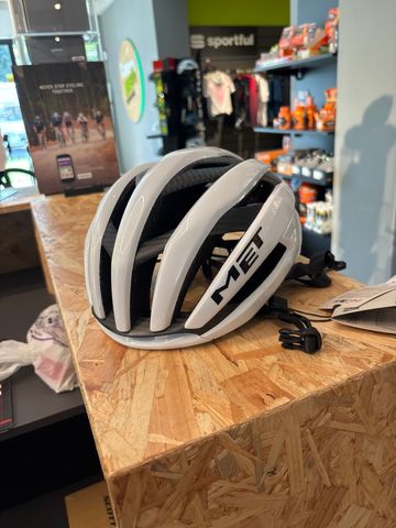 Używany MET Casco Helmet 2025 Cycling Accessories