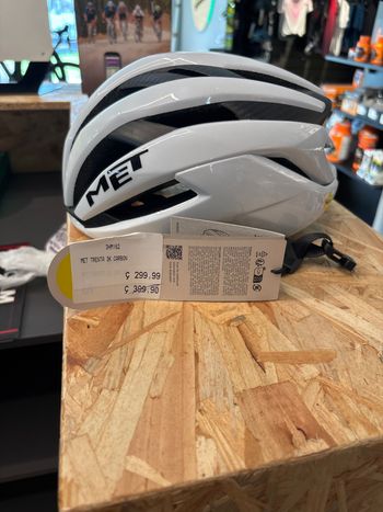 Used MET Casco Helmet 2025 bike — image 2 of 9