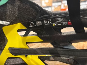 Used MET Helmet 2024 bike — image 7 of 7