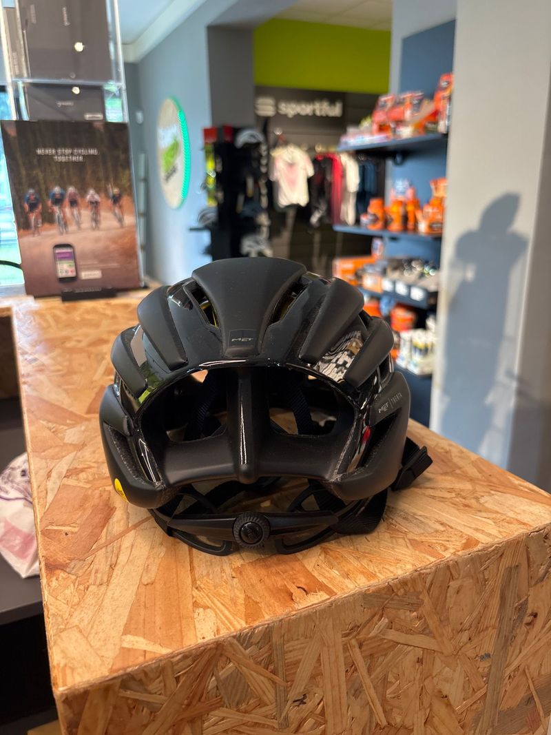 Used MET Helmet 2024 bike — image 3 of 7