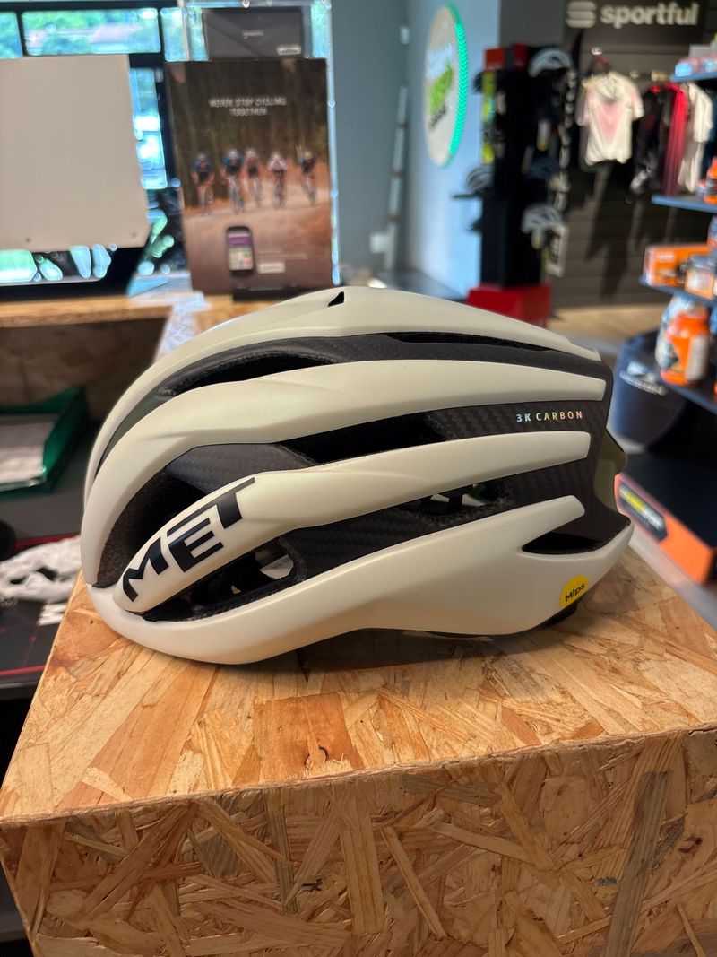 Używany MET Casco Helmet 2024 bike — zdjęcie 2 z 7