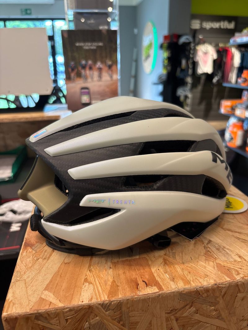 Używany MET Casco Helmet 2024 bike — zdjęcie 5 z 7