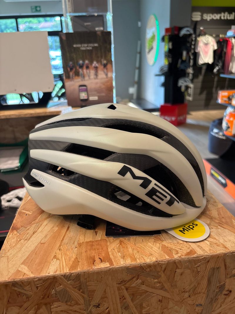 Używany MET Casco Helmet 2024 bike — zdjęcie 6 z 7