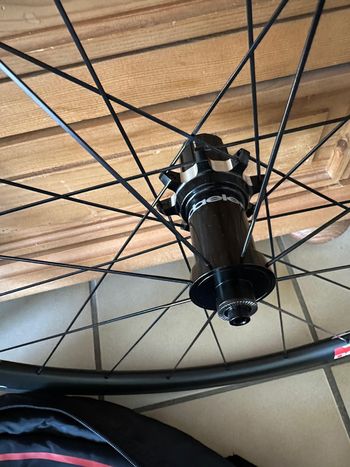 Used Deda Elementi SL30 Carbon Laufradsatz Ceramic Naben Neu + OVP RIM 2020 bike — image 3 of 4