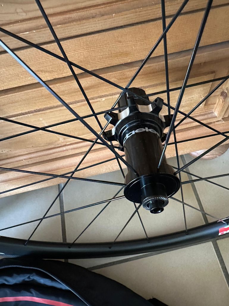 Used Deda Elementi SL30 Carbon Laufradsatz Ceramic Naben Neu + OVP RIM 2020 bike — image 3 of 4
