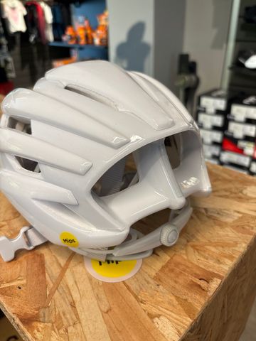 Used MET Casco Helmet 2025 bike — image 4 of 8