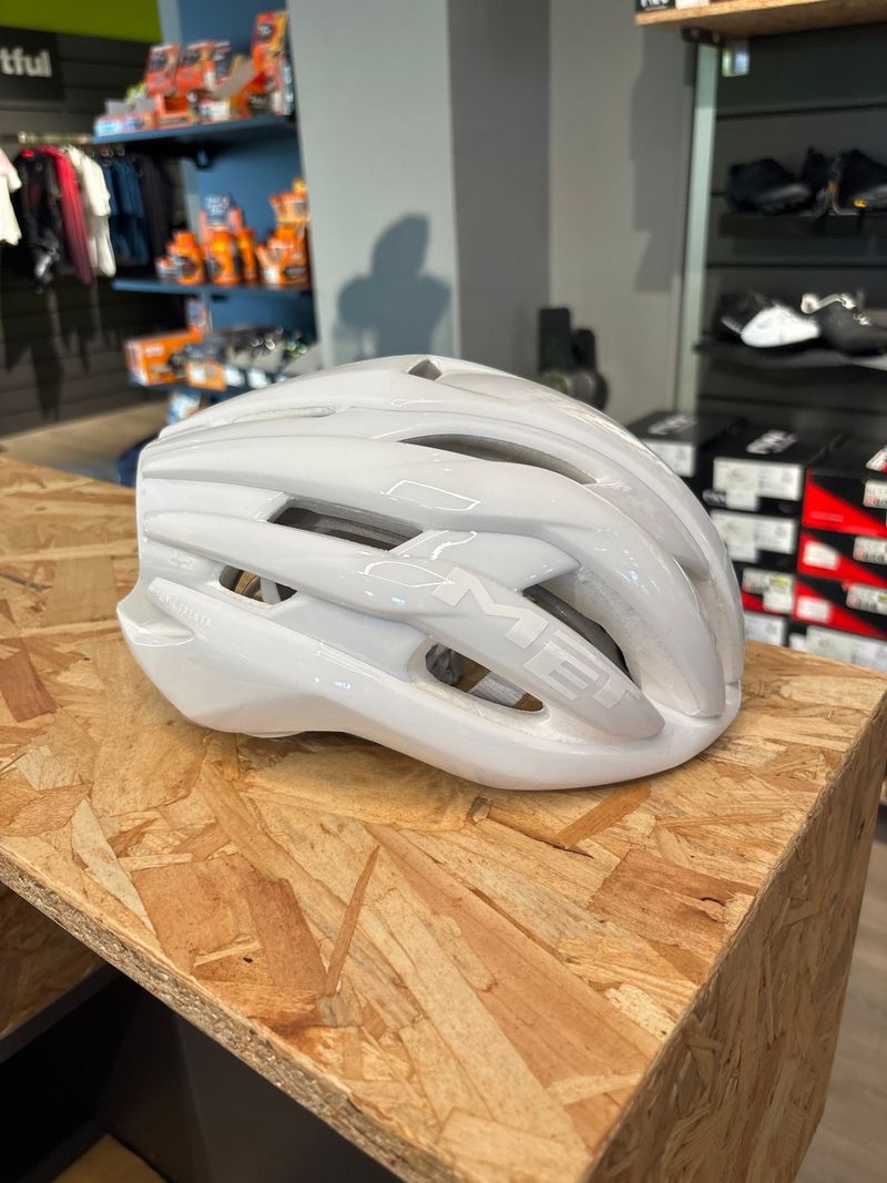 Used MET Casco Helmet 2025 bike — image 2 of 8