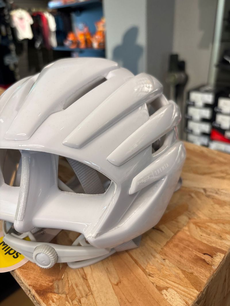 Used MET Casco Helmet 2025 bike — image 5 of 8