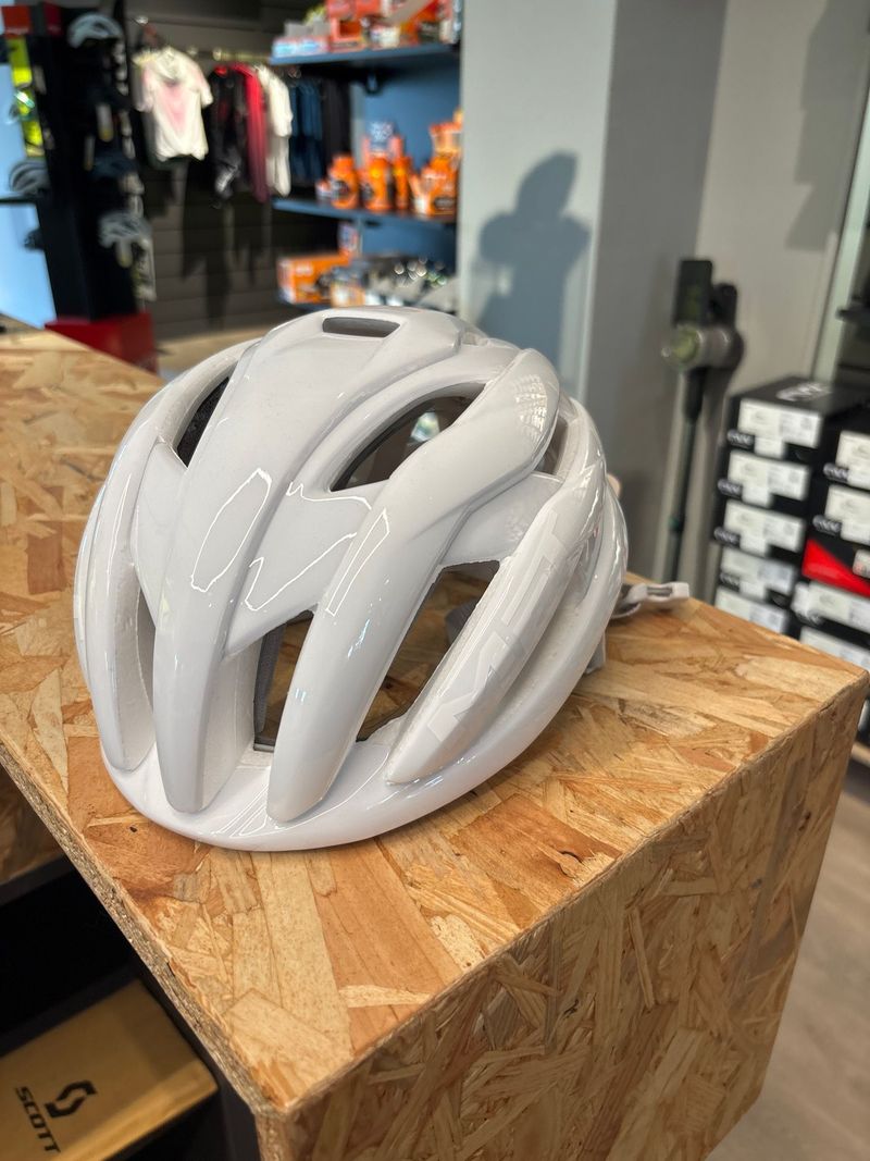 Used MET Casco Helmet 2025 bike — image 1 of 8
