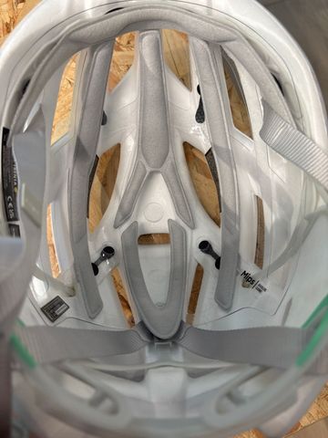 Used MET Casco Helmet 2025 bike — image 7 of 8
