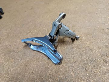 Shimano 105 Front Derailleur Triple Drivetrain & Pedals usato