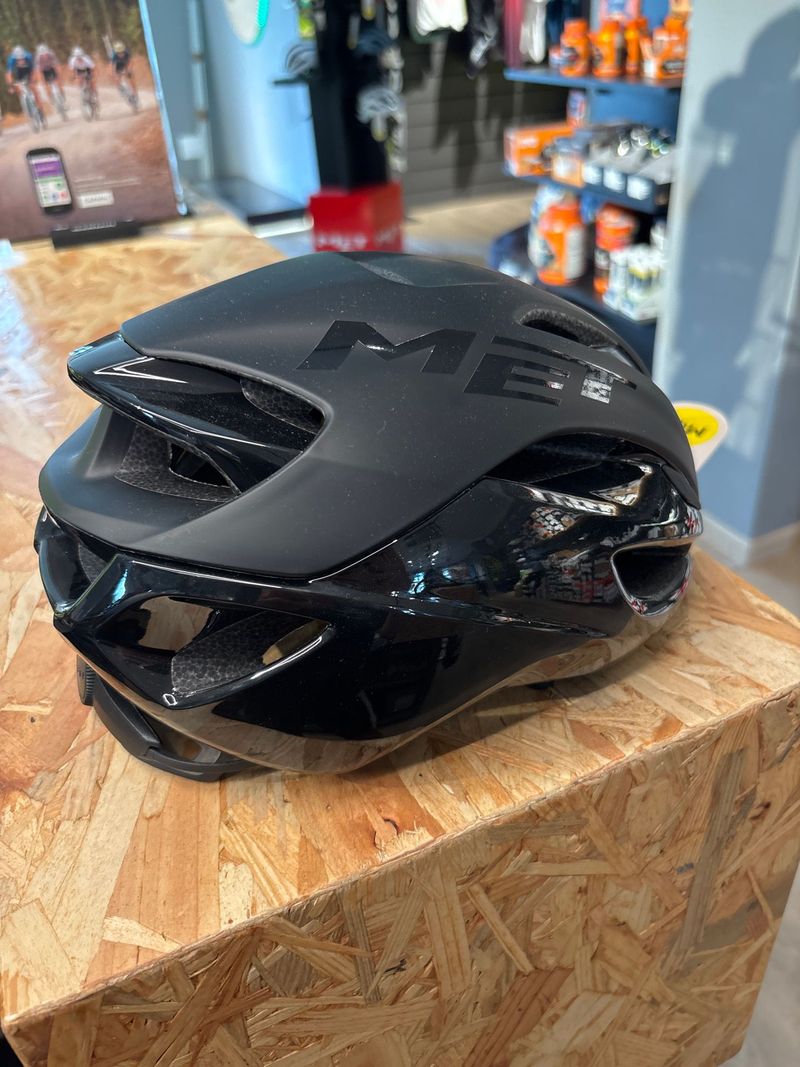 Used MET Casco Helmet 2025 bike — image 6 of 10