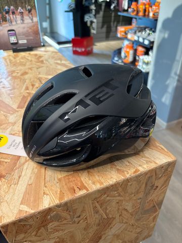 Used MET Casco Helmet 2025 bike — image 2 of 10
