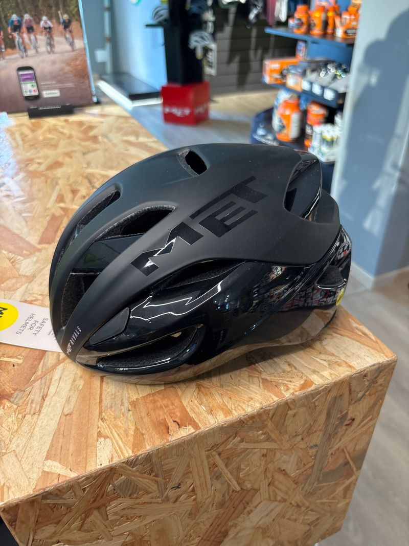 Used MET Casco Helmet 2025 bike — image 2 of 10
