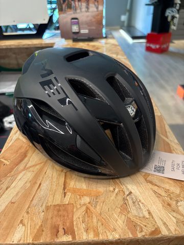 Used MET Casco Helmet 2025 bike — image 7 of 10