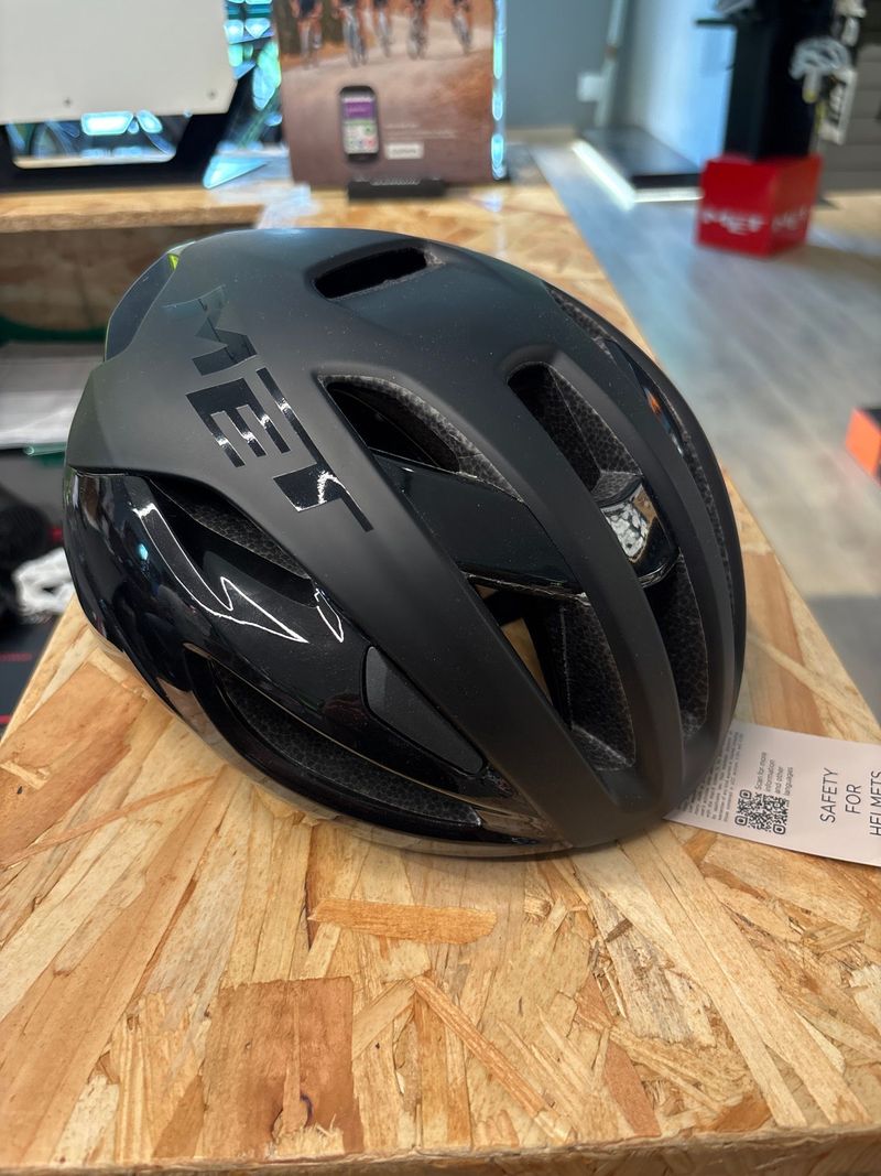 Used MET Casco Helmet 2025 bike — image 7 of 10