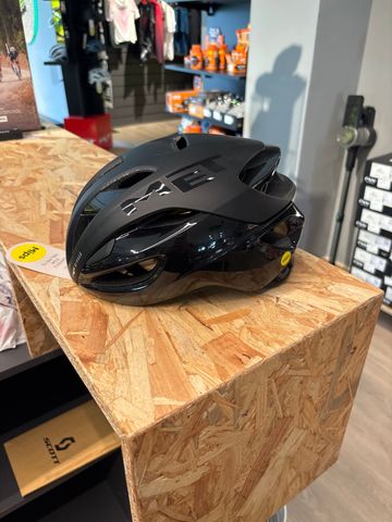 Used MET Casco Helmet 2025 bike — image 3 of 10