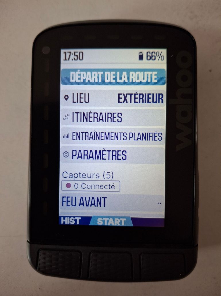 Used Wahoo ELEMNT ROAM V2 GPS Bike Computer 2022 bike — image 2 of 4