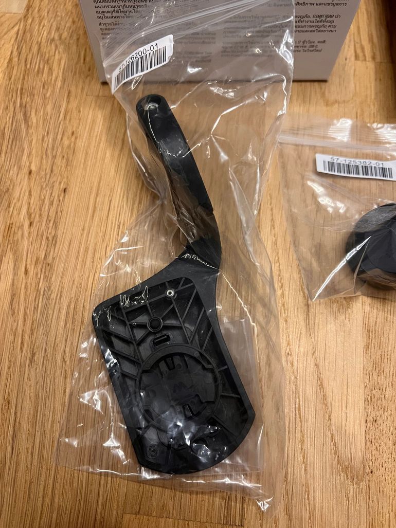 Used Wahoo ELEMNT ROAM v2 GPS Bike Computer 2023 bike — image 2 of 5