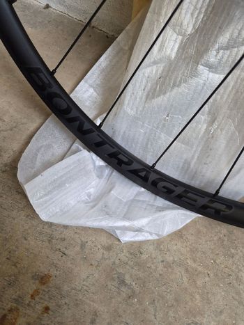 Used Bontrager paradigm sl 2025 bike — image 2 of 12
