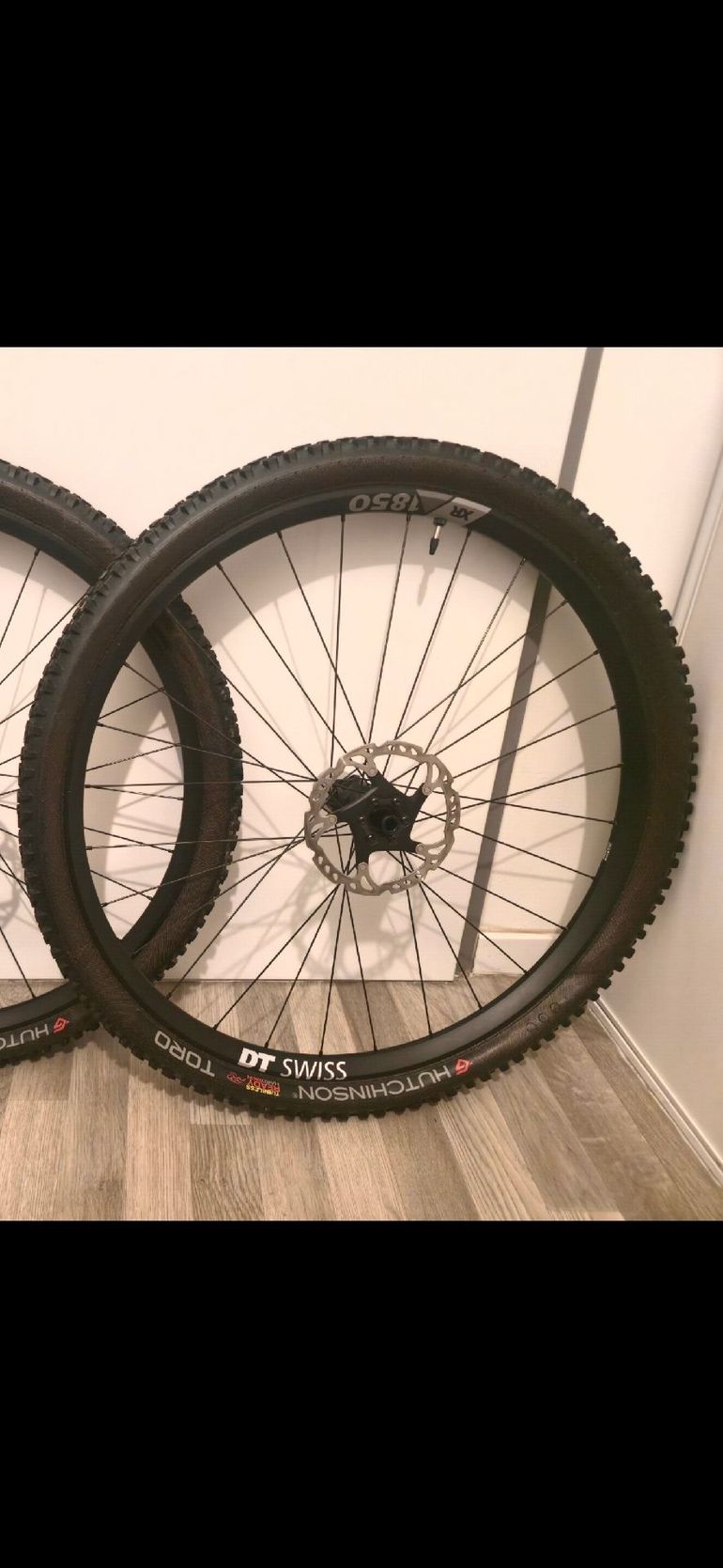 Used Dt Swiss XR 1850 Wheelset bike — image 2 of 3