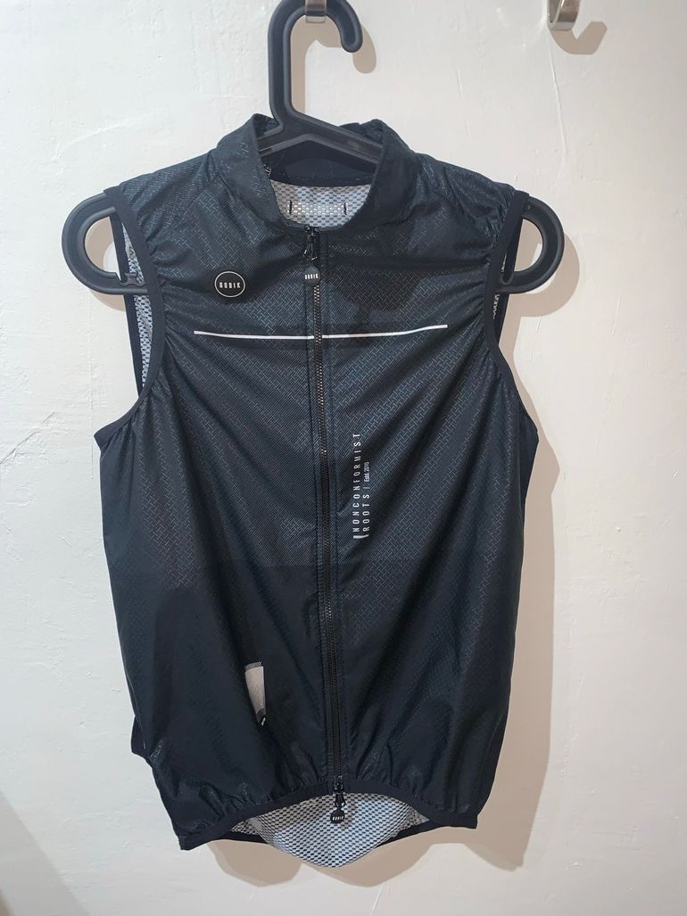 Used Gobik Plus Chaleco talla L bike — image 1 of 3