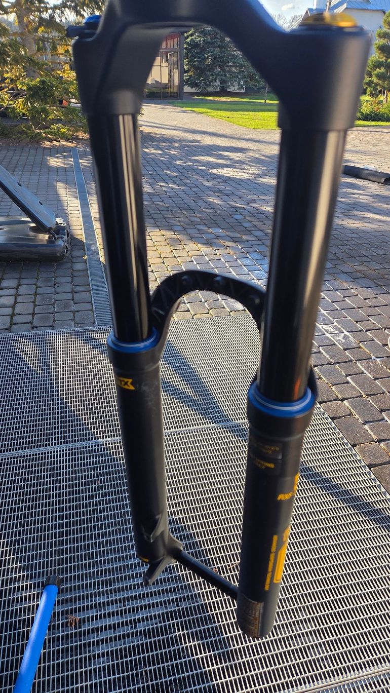 Used Öhlins RXF36 m.2 Air TTX18 29/44/15 2024 bike — image 8 of 8