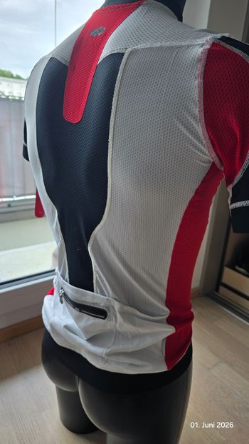 Used Sugoi RSE Fahrrad Trikot, Chili Red, M bike — image 6 of 6