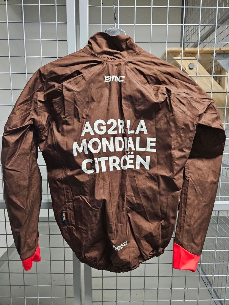 Used ROSTI Ag2r Rainjacket bike — image 3 of 3