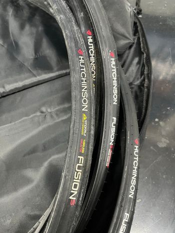 Used Hutchinson fusion 5 galactik 2024 bike — image 4 of 8