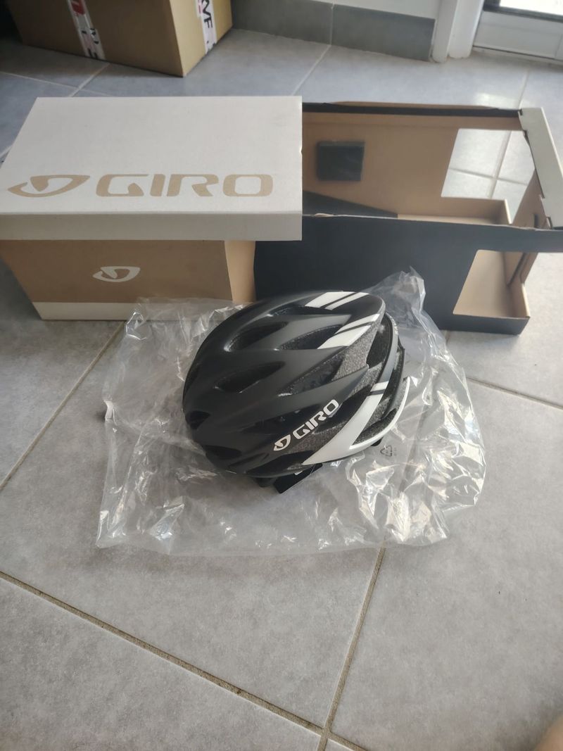 Gebrauchtes Giro noir et blanc 2026 bike — Bild 1 von 2