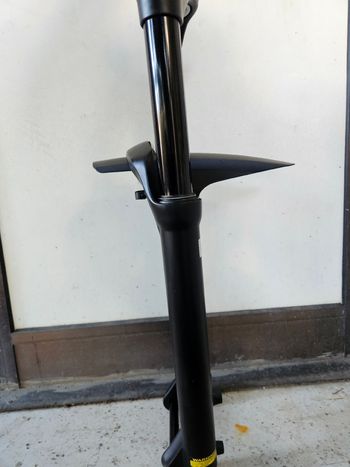 Použité Sr Suntour Lytro 35 Supreme Air LOR 140mm 2023 bike — obrázek 14 z 18