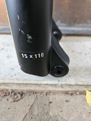 Použité Sr Suntour Lytro 35 Supreme Air LOR 140mm 2023 bike — obrázek 8 z 18