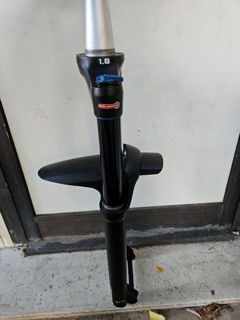 Použité Sr Suntour Lytro 35 Supreme Air LOR 140mm 2023 bike — obrázek 10 z 18