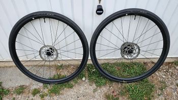 Used Giant PR2 Complete Disc Wheels Road Tires 2022 bike